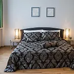 Krakovska 5 *