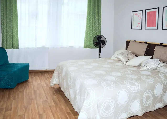 Krakovska 5 *