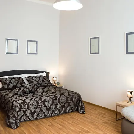 Krakovska 5 Apartment
